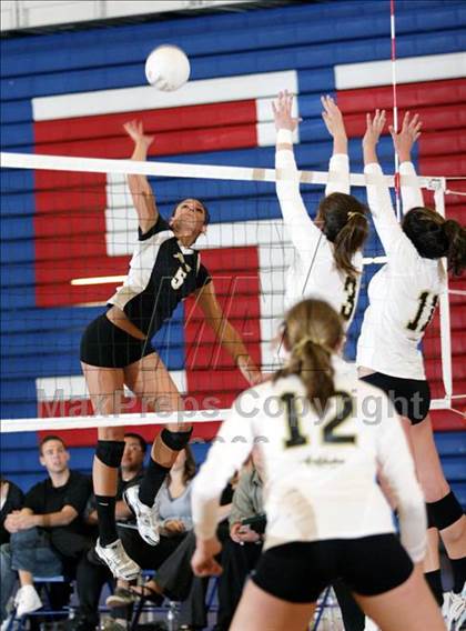 Thumbnail 2 in Mountain View vs. Archbishop Mitty (CIF CCS D2 Final) photogallery.