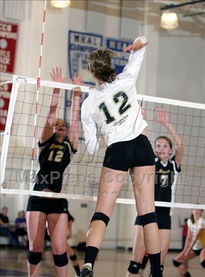 Thumbnail 3 in Mountain View vs. Archbishop Mitty (CIF CCS D2 Final) photogallery.