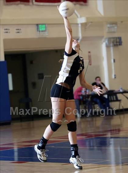 Thumbnail 2 in Mountain View vs. Archbishop Mitty (CIF CCS D2 Final) photogallery.