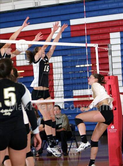 Thumbnail 3 in Mountain View vs. Archbishop Mitty (CIF CCS D2 Final) photogallery.