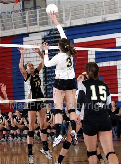 Thumbnail 3 in Mountain View vs. Archbishop Mitty (CIF CCS D2 Final) photogallery.