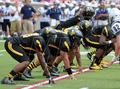 Thumbnail 3 in Central vs. Reitz (Bluegrass High School Football Showcase) photogallery.