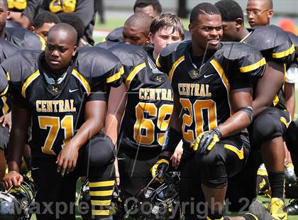Thumbnail 1 in Central vs. Reitz (Bluegrass High School Football Showcase) photogallery.