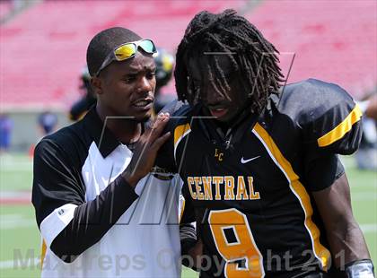 Thumbnail 3 in Central vs. Reitz (Bluegrass High School Football Showcase) photogallery.