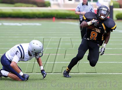 Thumbnail 3 in Central vs. Reitz (Bluegrass High School Football Showcase) photogallery.
