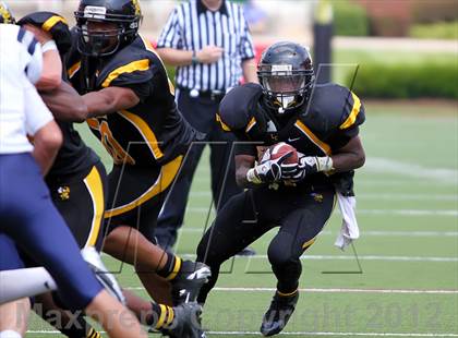 Thumbnail 1 in Central vs. Reitz (Bluegrass High School Football Showcase) photogallery.