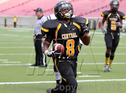 Thumbnail 1 in Central vs. Reitz (Bluegrass High School Football Showcase) photogallery.