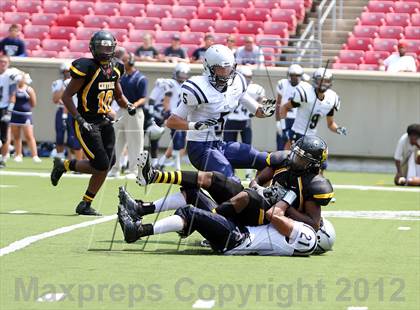 Thumbnail 3 in Central vs. Reitz (Bluegrass High School Football Showcase) photogallery.