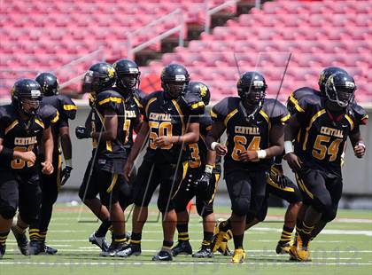 Thumbnail 3 in Central vs. Reitz (Bluegrass High School Football Showcase) photogallery.