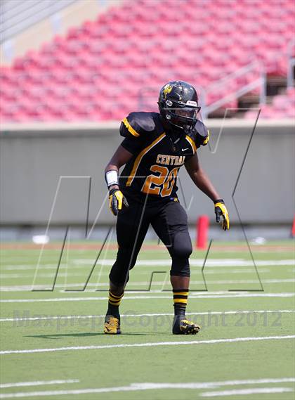 Thumbnail 3 in Central vs. Reitz (Bluegrass High School Football Showcase) photogallery.