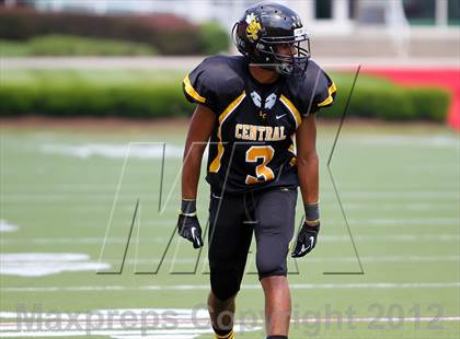 Thumbnail 2 in Central vs. Reitz (Bluegrass High School Football Showcase) photogallery.