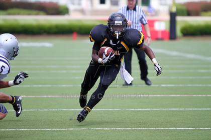 Thumbnail 2 in Central vs. Reitz (Bluegrass High School Football Showcase) photogallery.