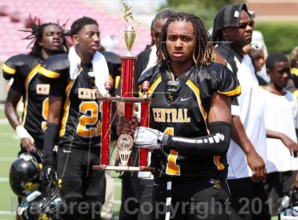 Thumbnail 1 in Central vs. Reitz (Bluegrass High School Football Showcase) photogallery.
