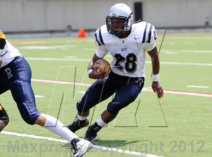 Thumbnail 1 in Central vs. Reitz (Bluegrass High School Football Showcase) photogallery.