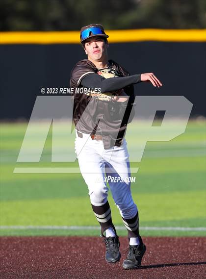 Thumbnail 2 in Harvard-Westlake vs St Francis photogallery.