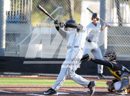 Thumbnail 3 in Harvard-Westlake vs St Francis photogallery.