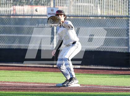 Thumbnail 3 in Harvard-Westlake vs St Francis photogallery.