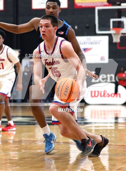Thumbnail 1 in Huss vs. Freedom (NCHSAA 3A Western Regional Final) photogallery.