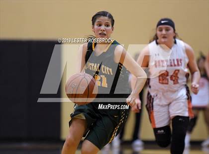 Thumbnail 3 in Gonzales vs. Crystal City (UIL 4A Bi-District Playoffs) photogallery.