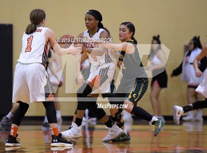 Thumbnail 1 in Gonzales vs. Crystal City (UIL 4A Bi-District Playoffs) photogallery.
