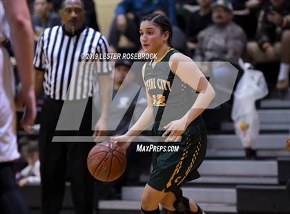 Thumbnail 3 in Gonzales vs. Crystal City (UIL 4A Bi-District Playoffs) photogallery.