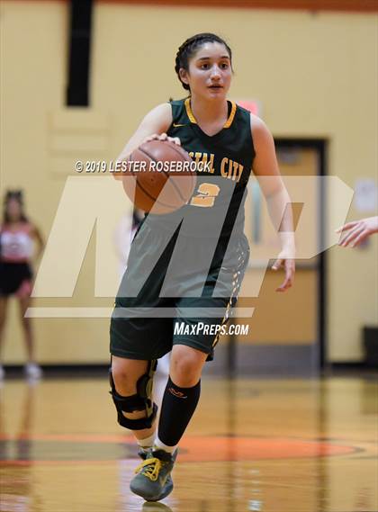 Thumbnail 2 in Gonzales vs. Crystal City (UIL 4A Bi-District Playoffs) photogallery.