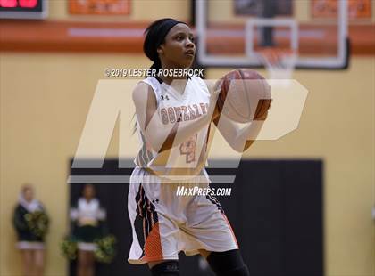Thumbnail 1 in Gonzales vs. Crystal City (UIL 4A Bi-District Playoffs) photogallery.