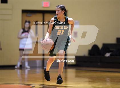 Thumbnail 2 in Gonzales vs. Crystal City (UIL 4A Bi-District Playoffs) photogallery.