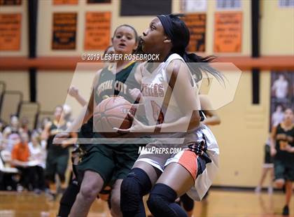 Thumbnail 2 in Gonzales vs. Crystal City (UIL 4A Bi-District Playoffs) photogallery.