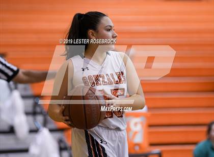 Thumbnail 3 in Gonzales vs. Crystal City (UIL 4A Bi-District Playoffs) photogallery.