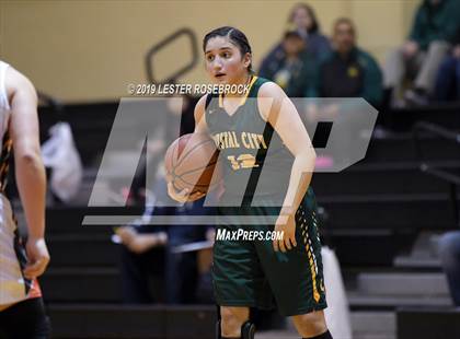 Thumbnail 2 in Gonzales vs. Crystal City (UIL 4A Bi-District Playoffs) photogallery.