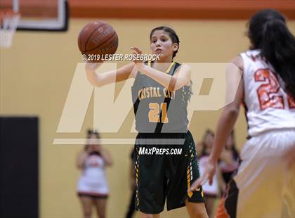 Thumbnail 3 in Gonzales vs. Crystal City (UIL 4A Bi-District Playoffs) photogallery.