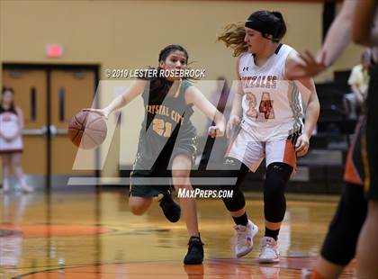 Thumbnail 3 in Gonzales vs. Crystal City (UIL 4A Bi-District Playoffs) photogallery.