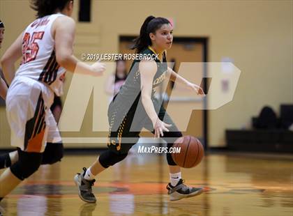 Thumbnail 3 in Gonzales vs. Crystal City (UIL 4A Bi-District Playoffs) photogallery.