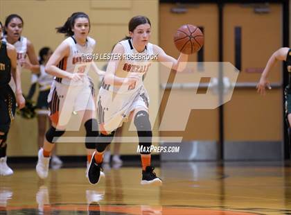 Thumbnail 2 in Gonzales vs. Crystal City (UIL 4A Bi-District Playoffs) photogallery.