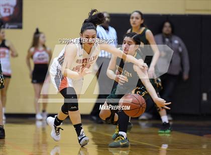 Thumbnail 2 in Gonzales vs. Crystal City (UIL 4A Bi-District Playoffs) photogallery.