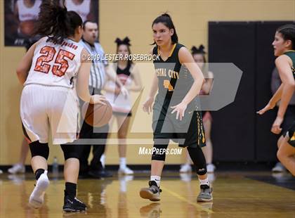 Thumbnail 2 in Gonzales vs. Crystal City (UIL 4A Bi-District Playoffs) photogallery.