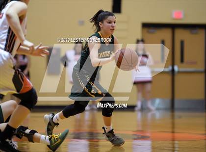Thumbnail 2 in Gonzales vs. Crystal City (UIL 4A Bi-District Playoffs) photogallery.