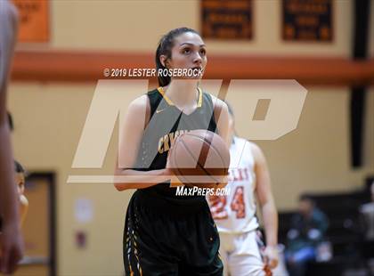 Thumbnail 3 in Gonzales vs. Crystal City (UIL 4A Bi-District Playoffs) photogallery.
