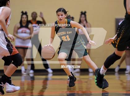 Thumbnail 3 in Gonzales vs. Crystal City (UIL 4A Bi-District Playoffs) photogallery.