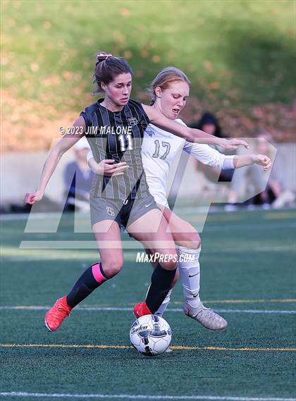 Thumbnail 3 in Archbishop Mitty vs. Monte Vista photogallery.