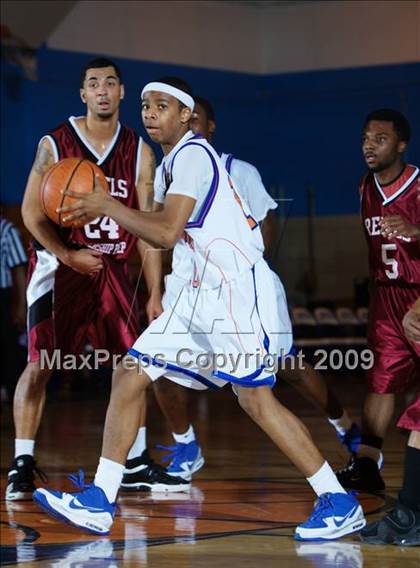Thumbnail 3 in Bayside vs Leadership Prep (Queens Jam Christmas Classic) photogallery.
