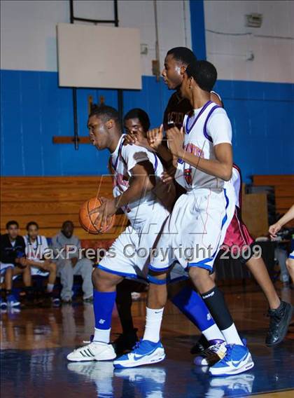 Thumbnail 3 in Bayside vs Leadership Prep (Queens Jam Christmas Classic) photogallery.