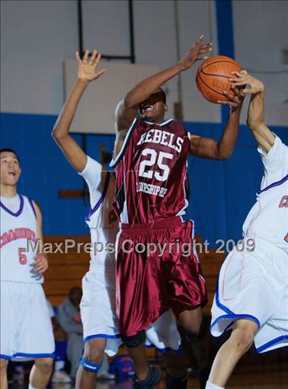 Thumbnail 3 in Bayside vs Leadership Prep (Queens Jam Christmas Classic) photogallery.