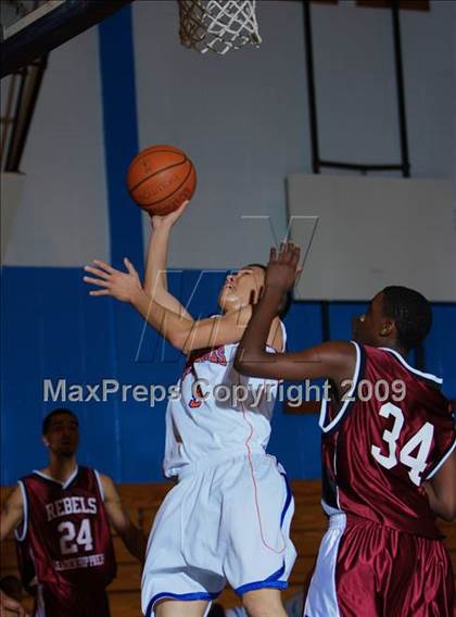 Thumbnail 3 in Bayside vs Leadership Prep (Queens Jam Christmas Classic) photogallery.