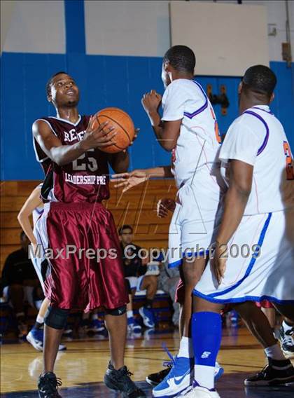 Thumbnail 2 in Bayside vs Leadership Prep (Queens Jam Christmas Classic) photogallery.