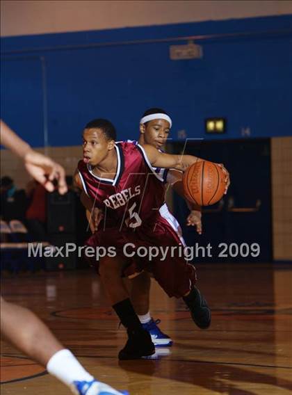 Thumbnail 2 in Bayside vs Leadership Prep (Queens Jam Christmas Classic) photogallery.