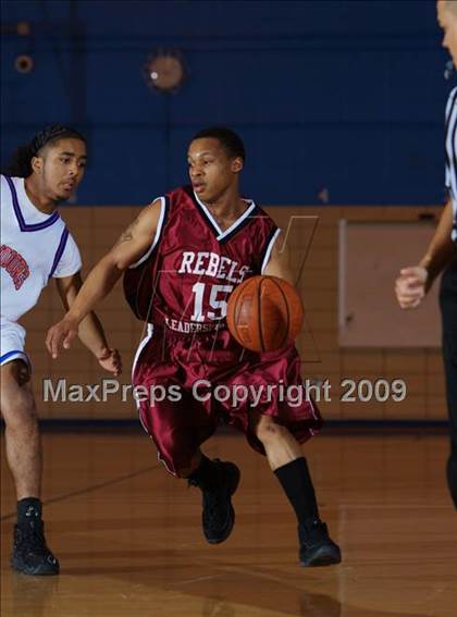 Thumbnail 3 in Bayside vs Leadership Prep (Queens Jam Christmas Classic) photogallery.