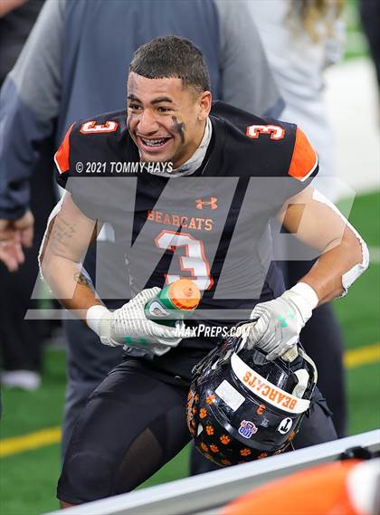 Thumbnail 2 in Aledo vs. Crosby (UIL Class 5A Division II Final) photogallery.