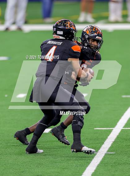 Thumbnail 2 in Aledo vs. Crosby (UIL Class 5A Division II Final) photogallery.